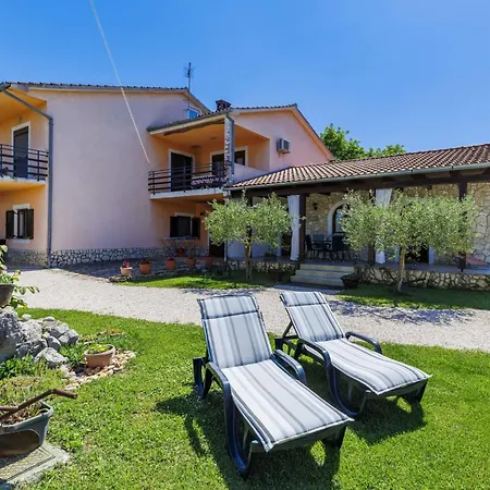 Cekic-2 By Interhome アパート カンファナル